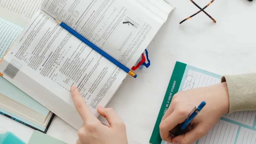 4 Erros de Estudo que Te Impedem de Ter Boas Notas (e Como Corrigi-los)